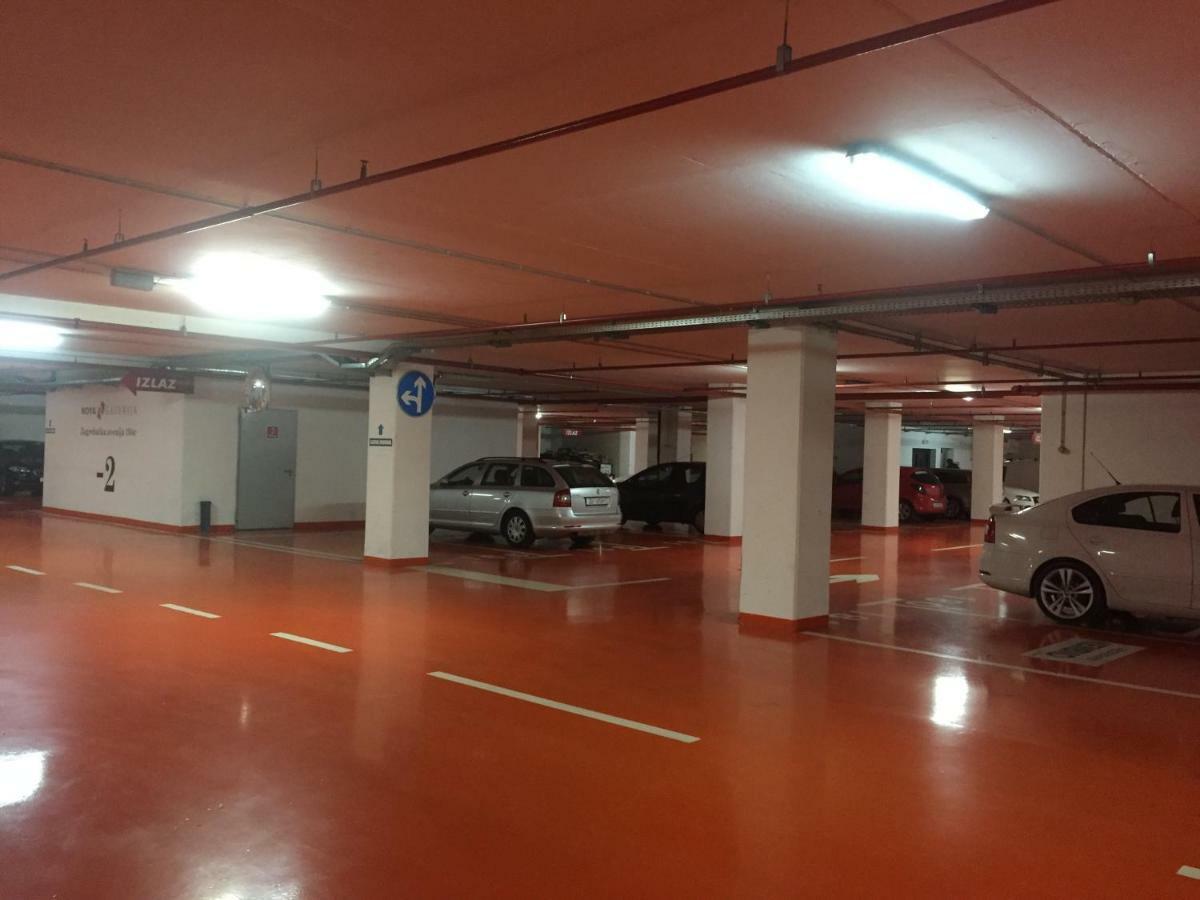 Ferienwohnung Nova Galerija Ema- Parking In Garage Zagreb Exterior foto
