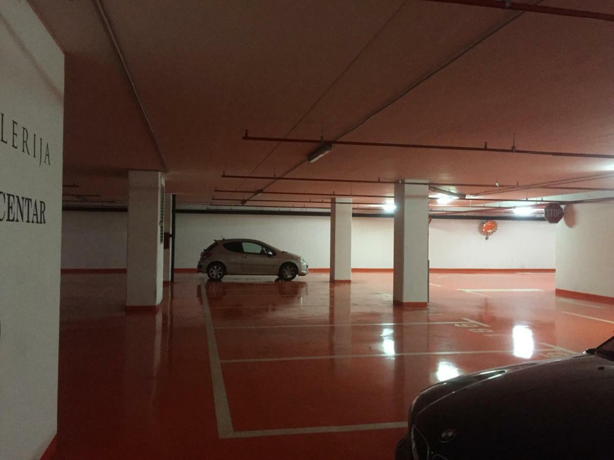 Ferienwohnung Nova Galerija Ema- Parking In Garage Zagreb Exterior foto