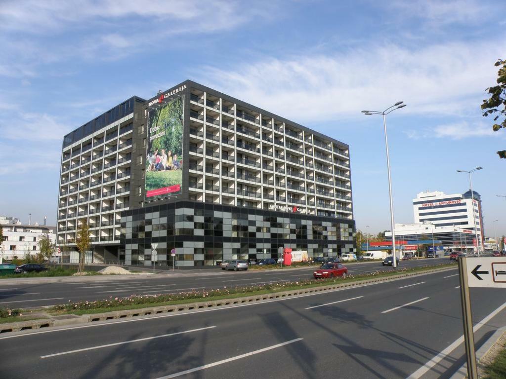 Ferienwohnung Nova Galerija Ema- Parking In Garage Zagreb Exterior foto